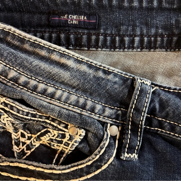 Vigoss The Chelsea Capri Jeans Size 20 Distressed Dark Wash Embroidered Pockets - Picture 6 of 7